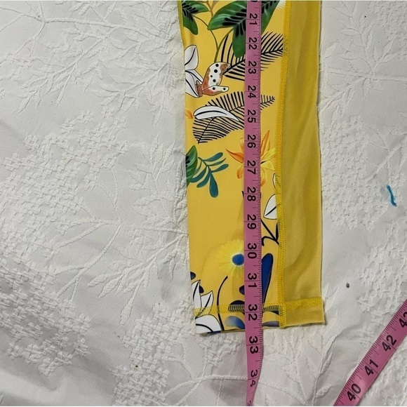 EUC ZYIA Size 6-8 Yellow Floral Reflective Leggings - Picture 10 of 12